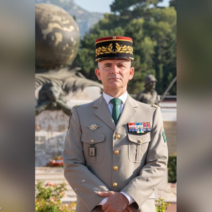 Portrait officiel du nouveau père de la Légion étrangère
